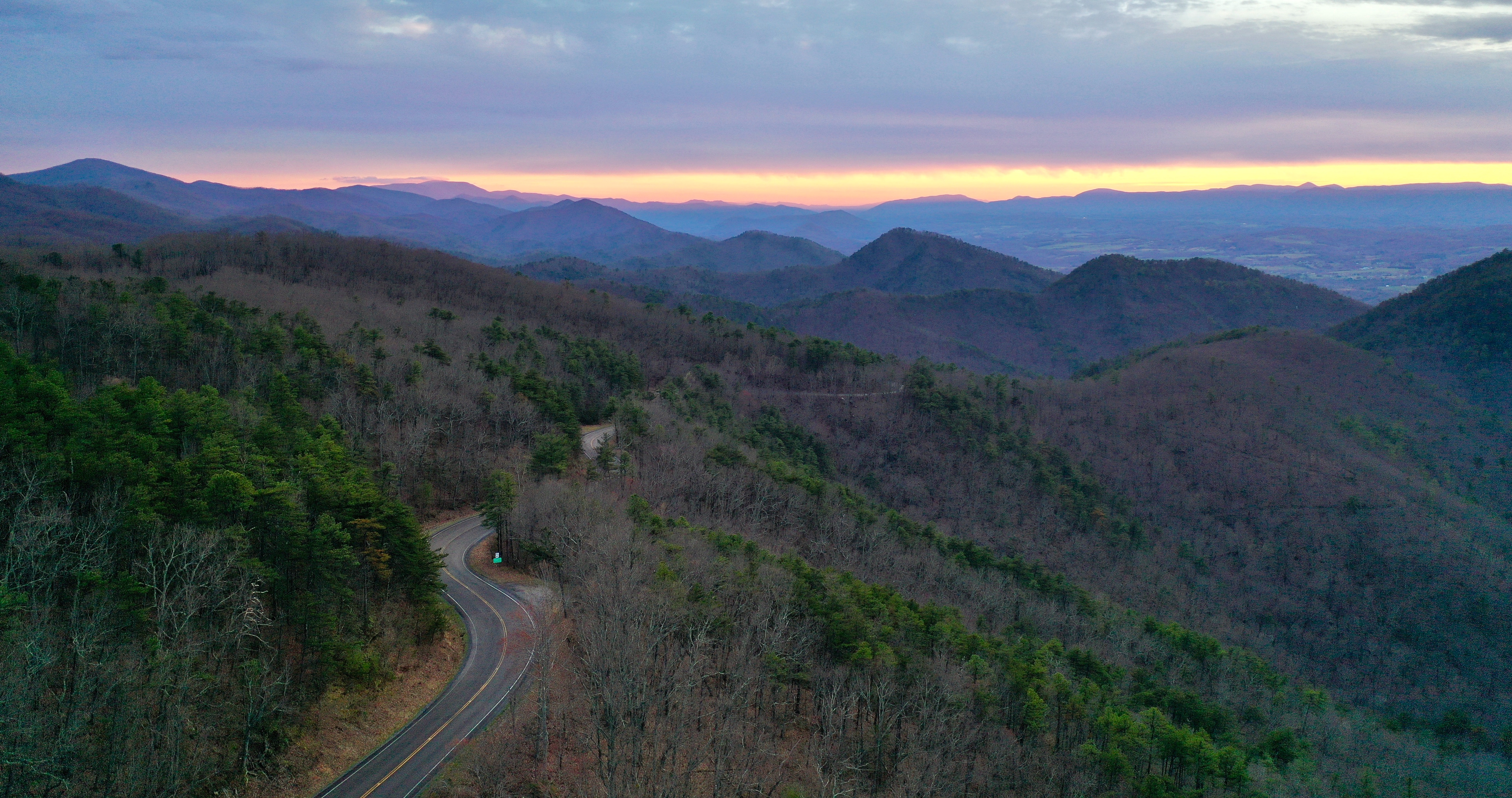 A photograph of the scenic wildnerness in Roanoke, Virginia