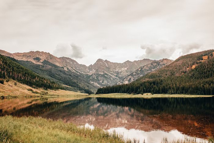 A photograph of the scenic wildnerness in Vail, Colorado