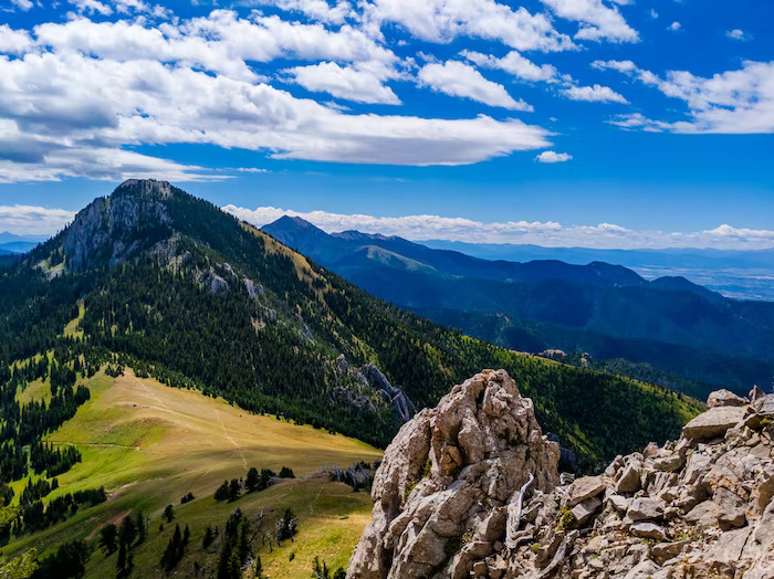 A photograph of the scenic wildnerness in Bozeman, Montana