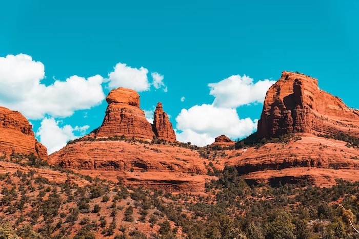 A photograph of the scenic wildnerness in Sedona, Arizona