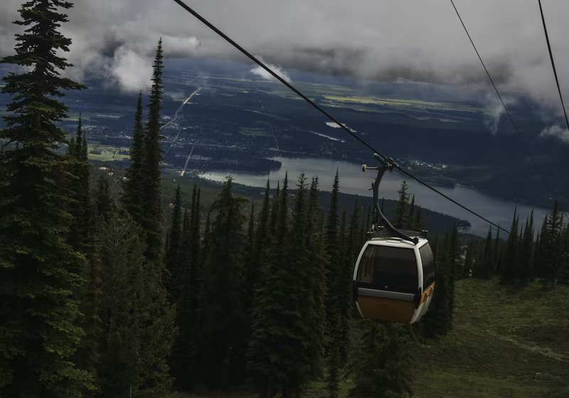 A photograph of the scenic wildnerness in Whitefish, Montana